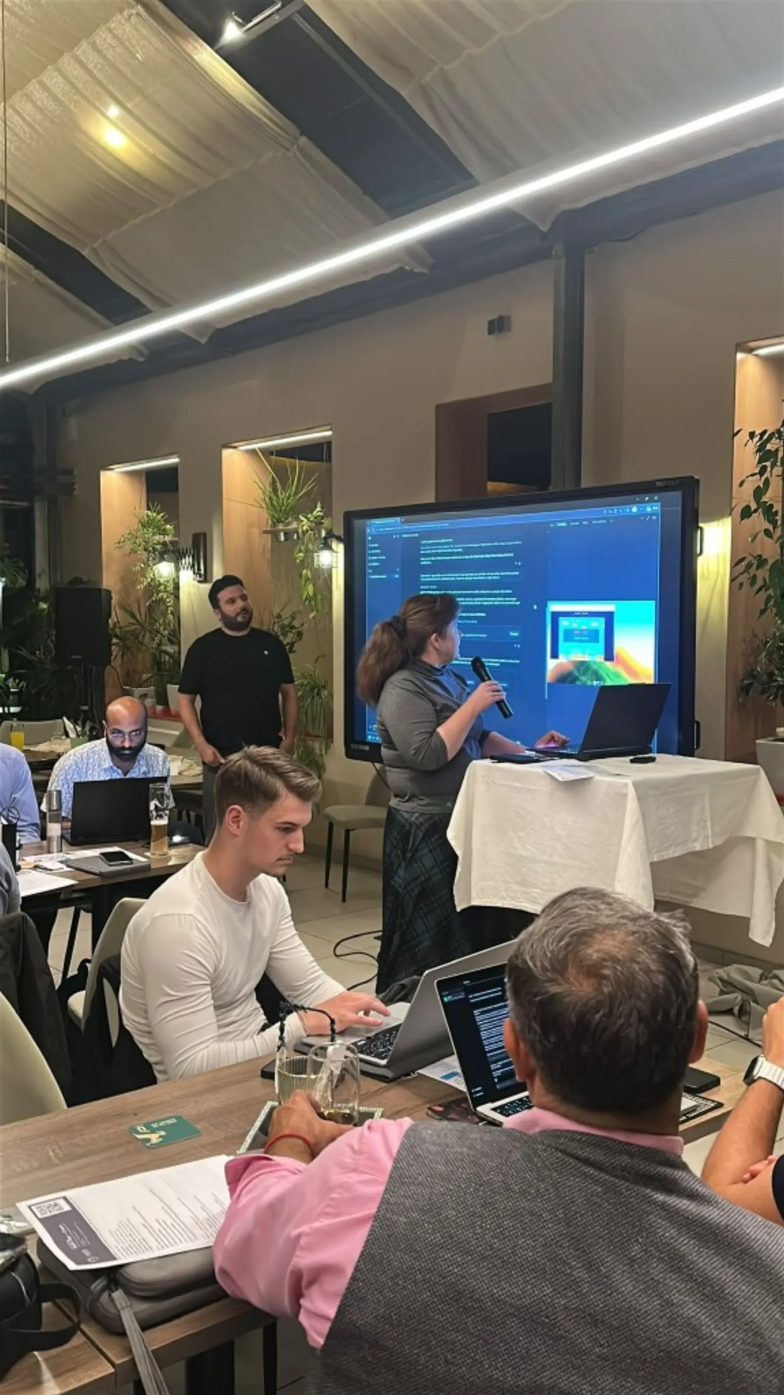 Cursor Kassel Build Day, Präsentation der Rückblick-Seite